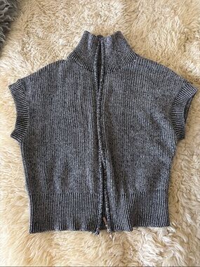 NIC+ZOE Heather Gray Short-Sleeve Zip V-Neck Sweater Vest